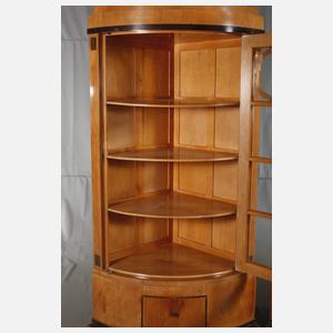 Paar große Eckvitrinen