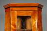 Biedermeier-Eckschrank
