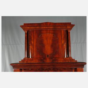 Seltener Biedermeier-Eckschrank