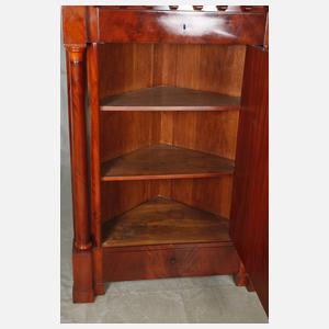 Seltener Biedermeier-Eckschrank