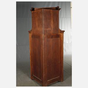 Seltener Biedermeier-Eckschrank