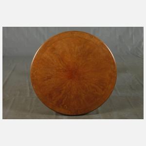 Tisch im Biedermeierstil