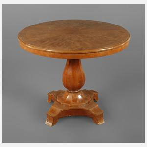 Tisch im Biedermeierstil