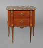 Kleine Kommode im Louis XV.-Stil