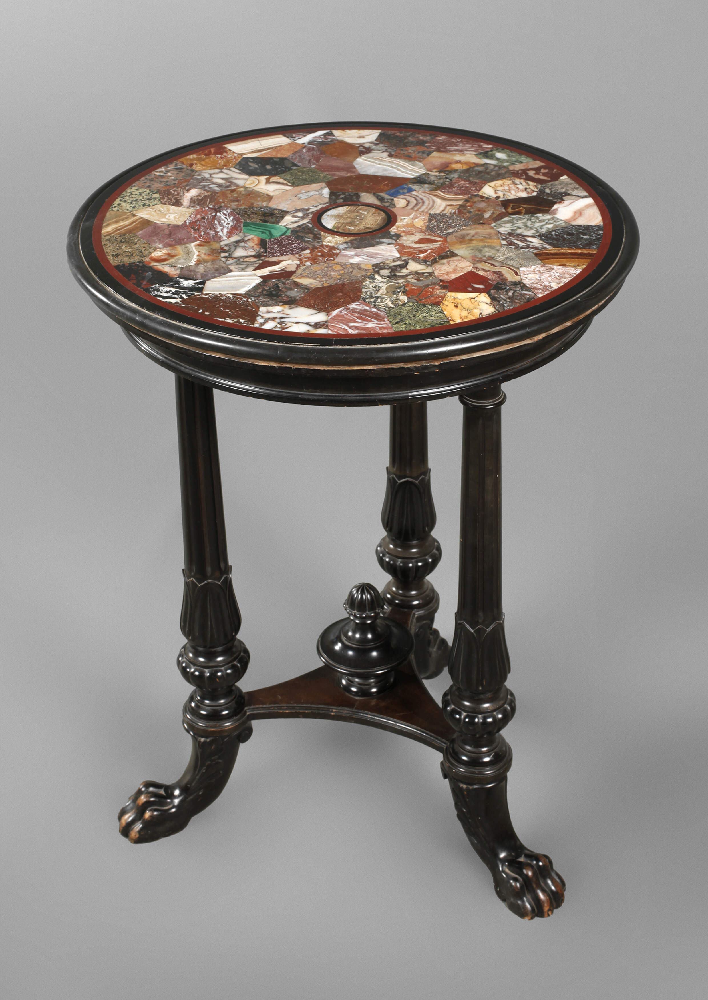 Tisch mit Mikromosaik