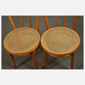 Vier Stühle Bugholz