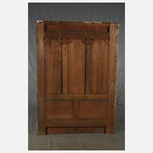 Große klassizistische Wandvertäfelung