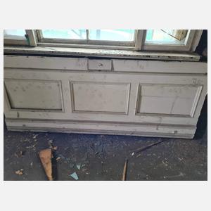 Große klassizistische Wandvertäfelung