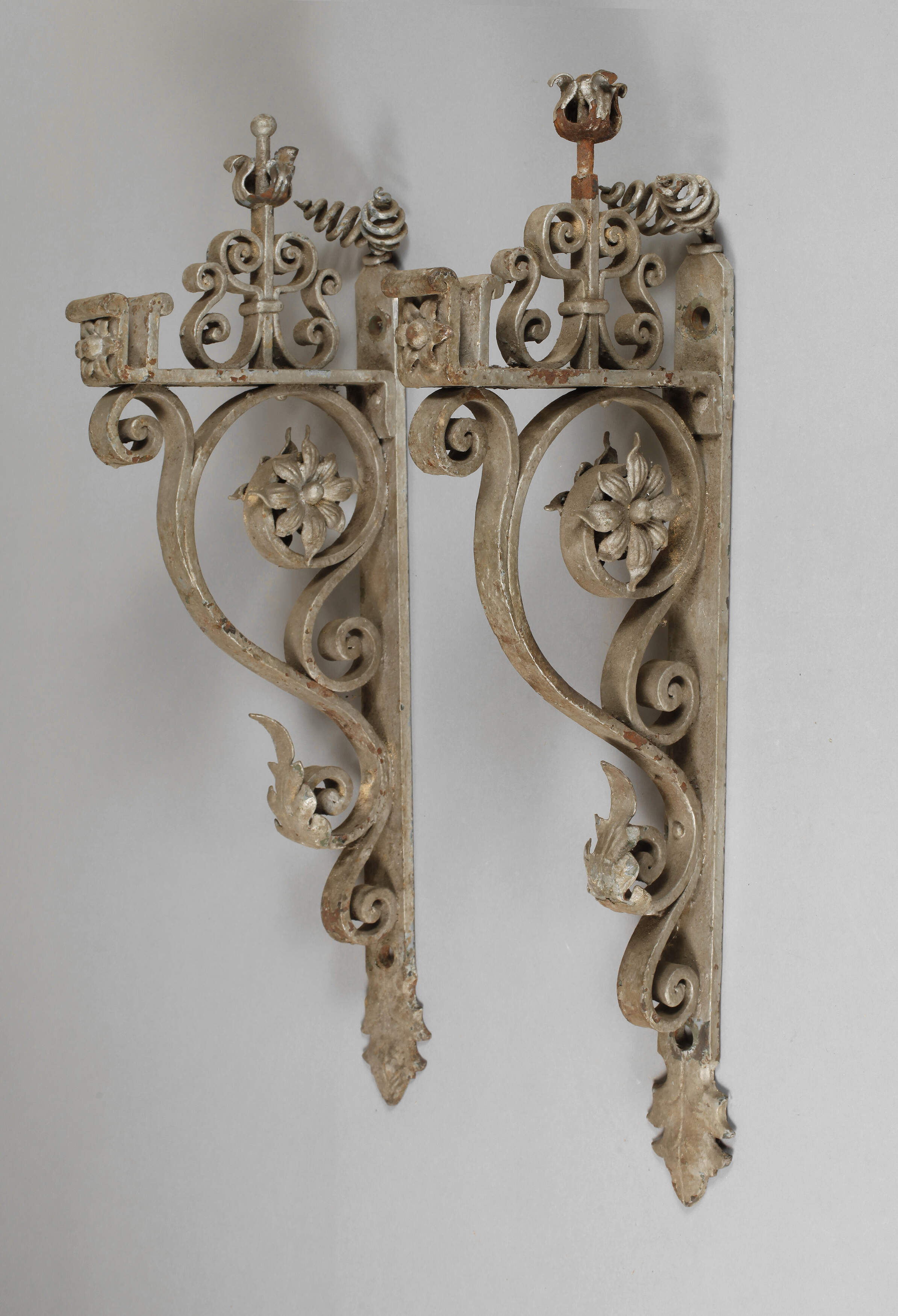 Zwei Wandkonsolen Historismus