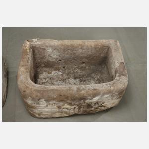 Paar große Sandsteintröge