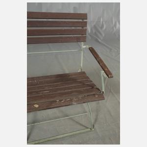 Paar Gartenbänke mit Armlehnen