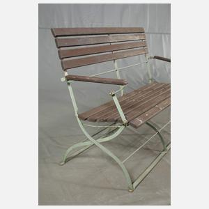 Paar Gartenbänke mit Armlehnen