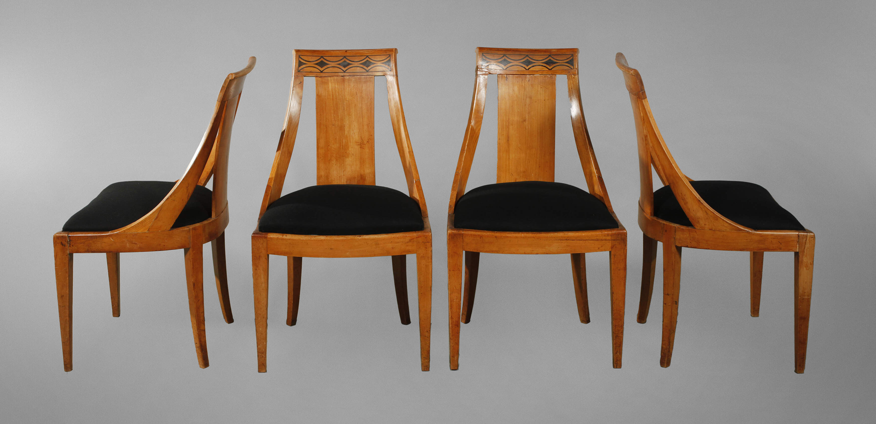 Vier Stühle Jugendstil