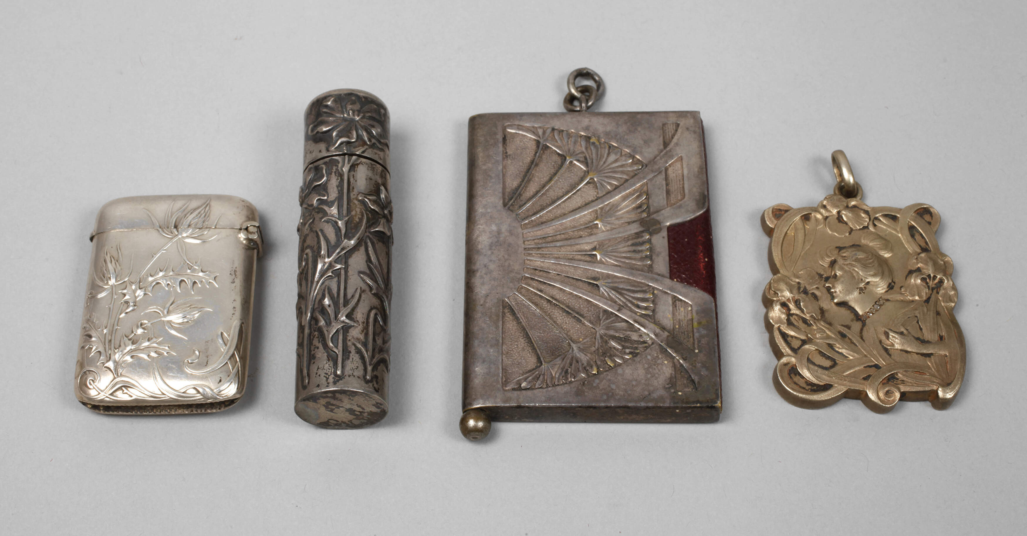 Vier Kleinteile Jugendstil