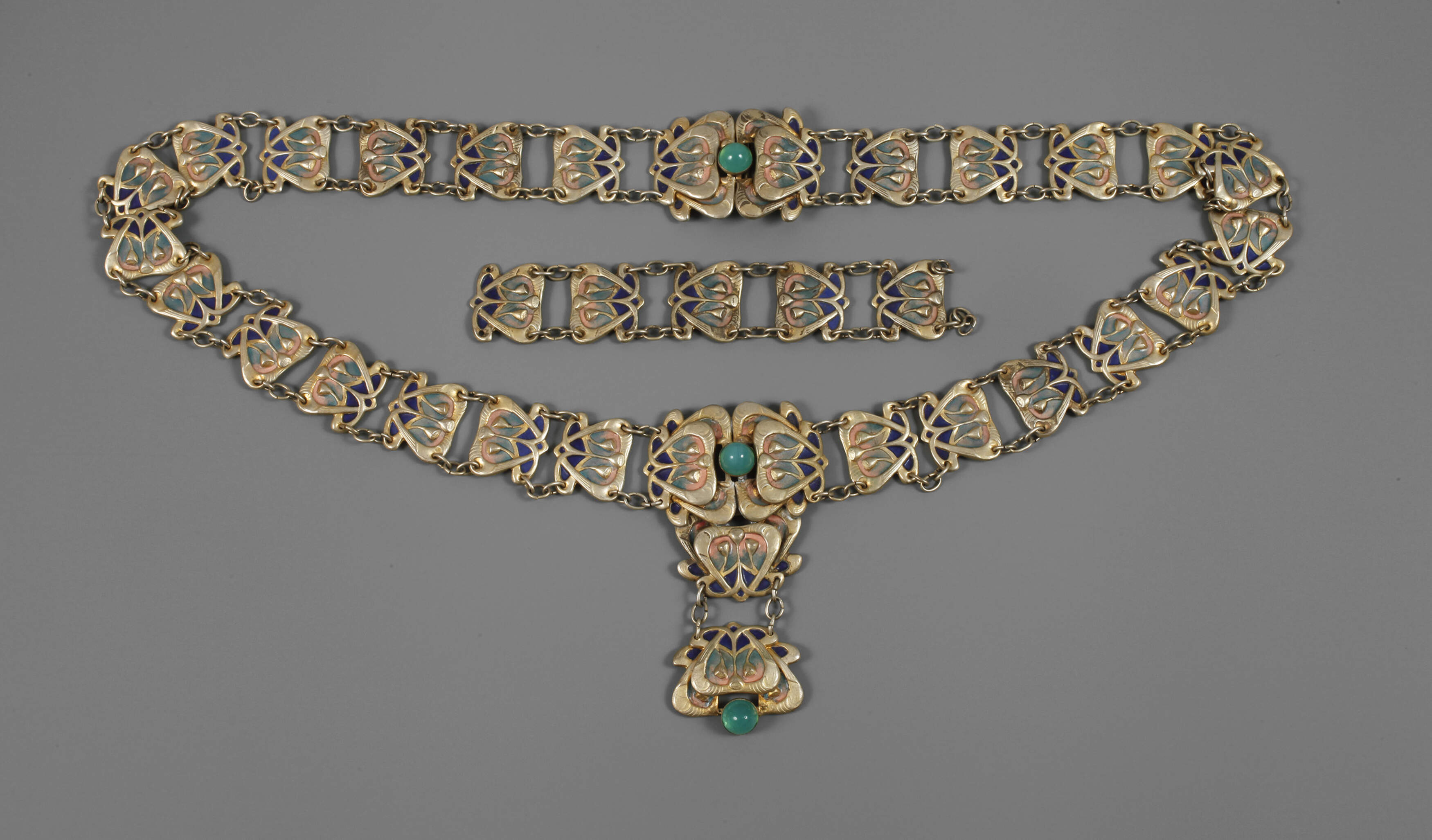 Prächtige Kette mit Emailleeinlagen