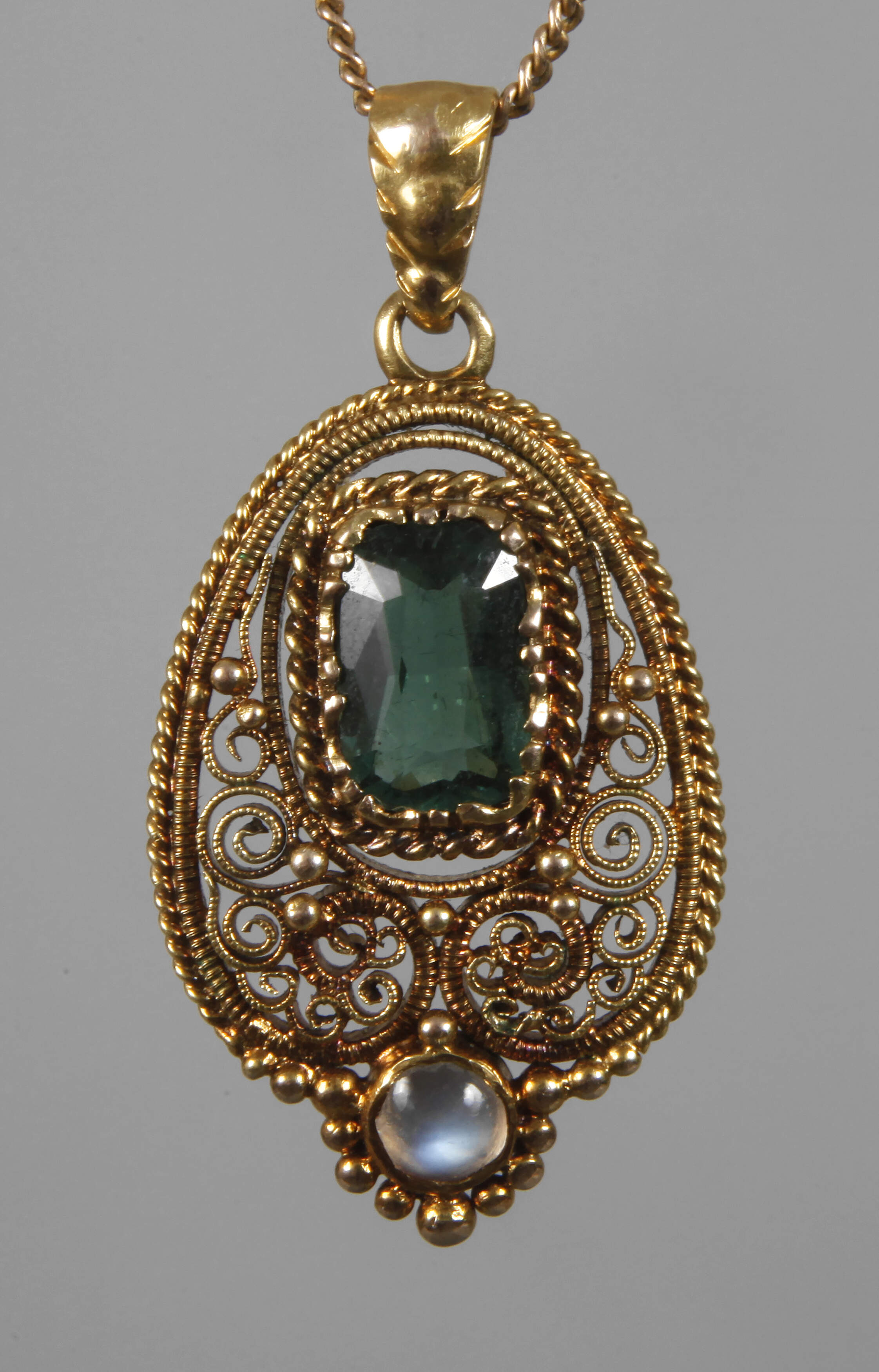 Jugendstilanhänger mit Steinbesatz