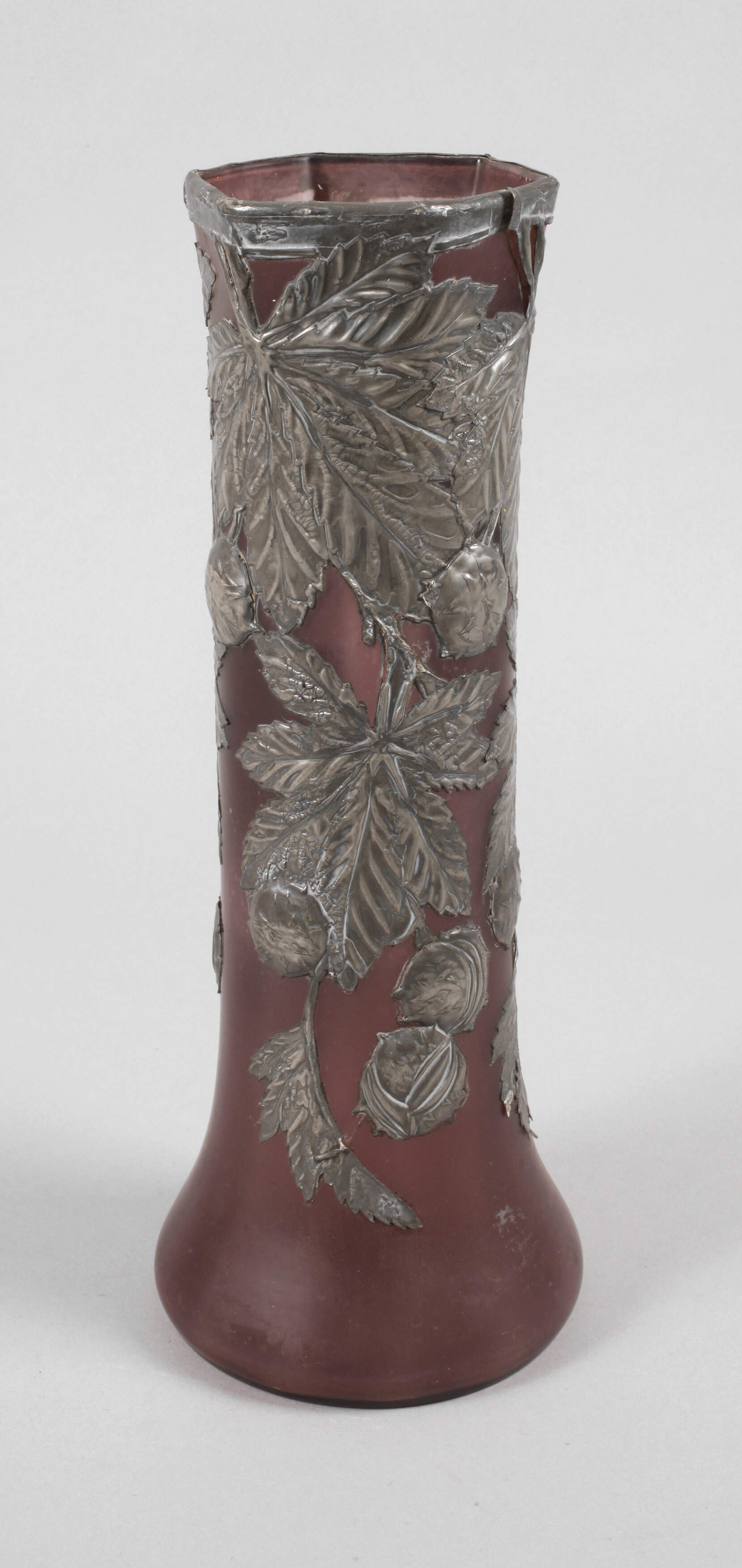 Große Jugendstilvase mit Zinnauflage