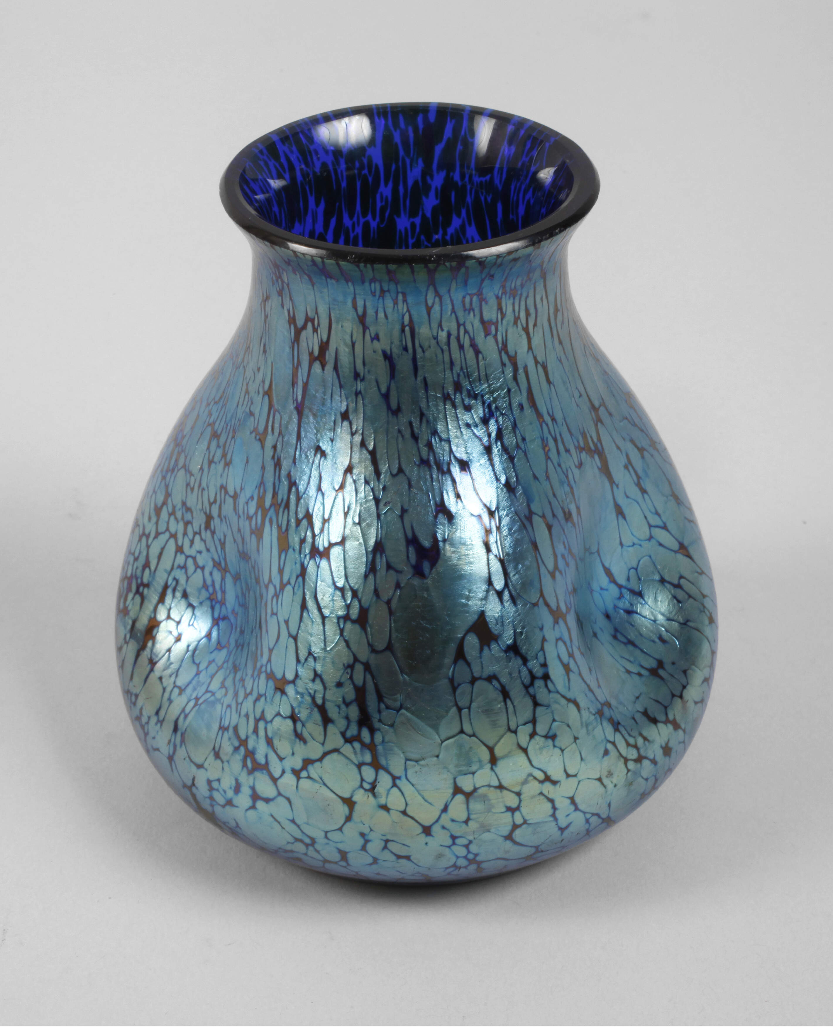 Loetz Wwe. Vase "Kobalt Papillon"