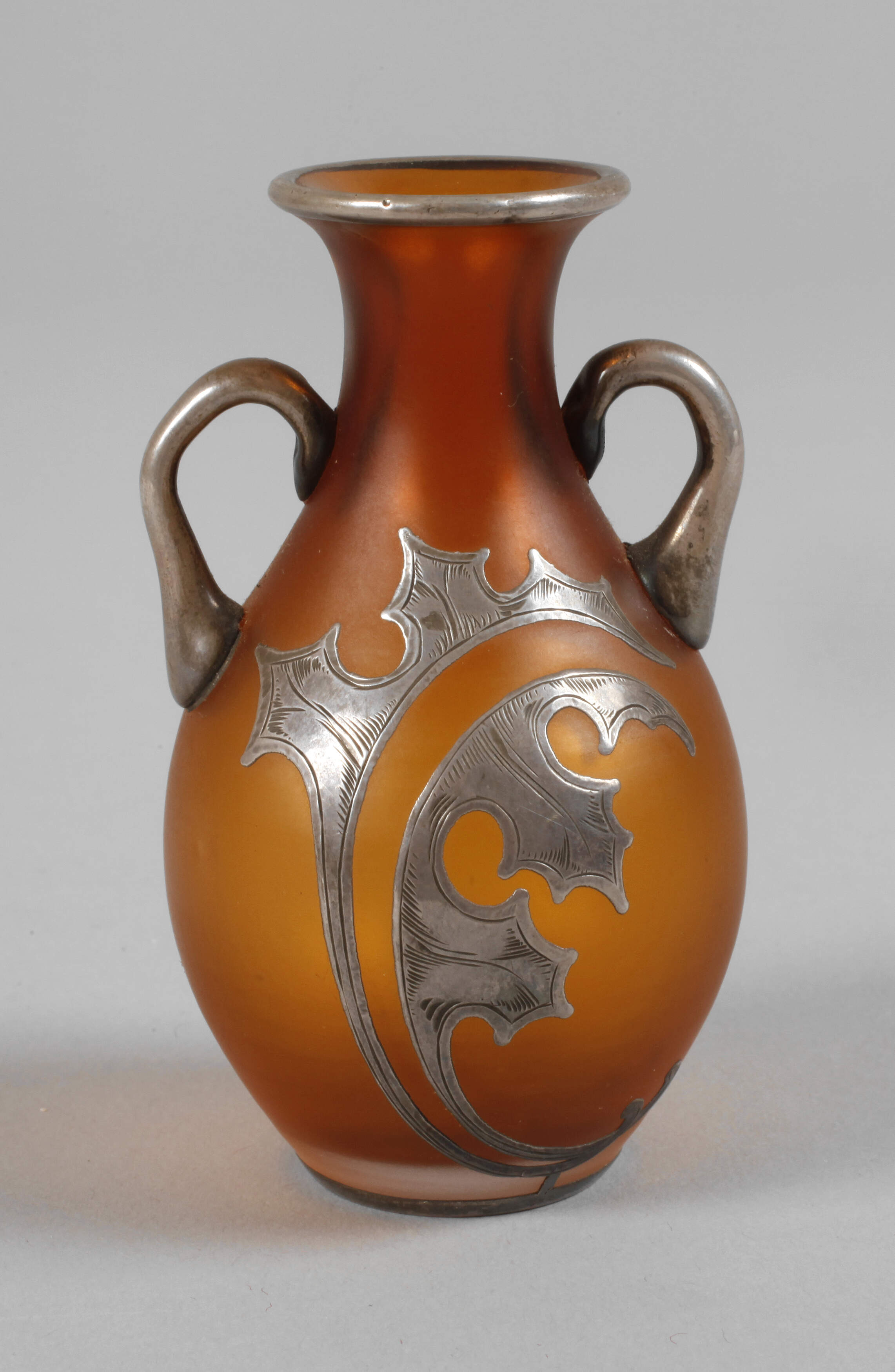 Amphorenvase mit Silberoverlay