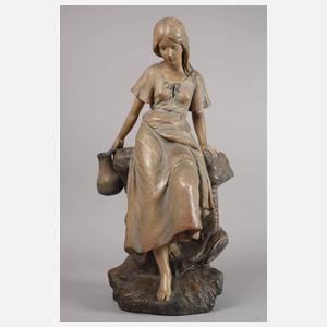 Große Figur Bäuerin mit Weinkanne