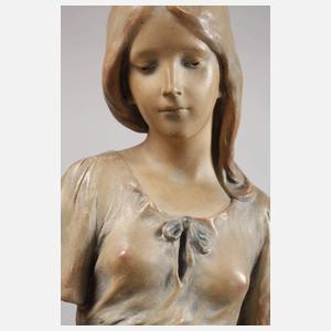 Große Figur Bäuerin mit Weinkanne