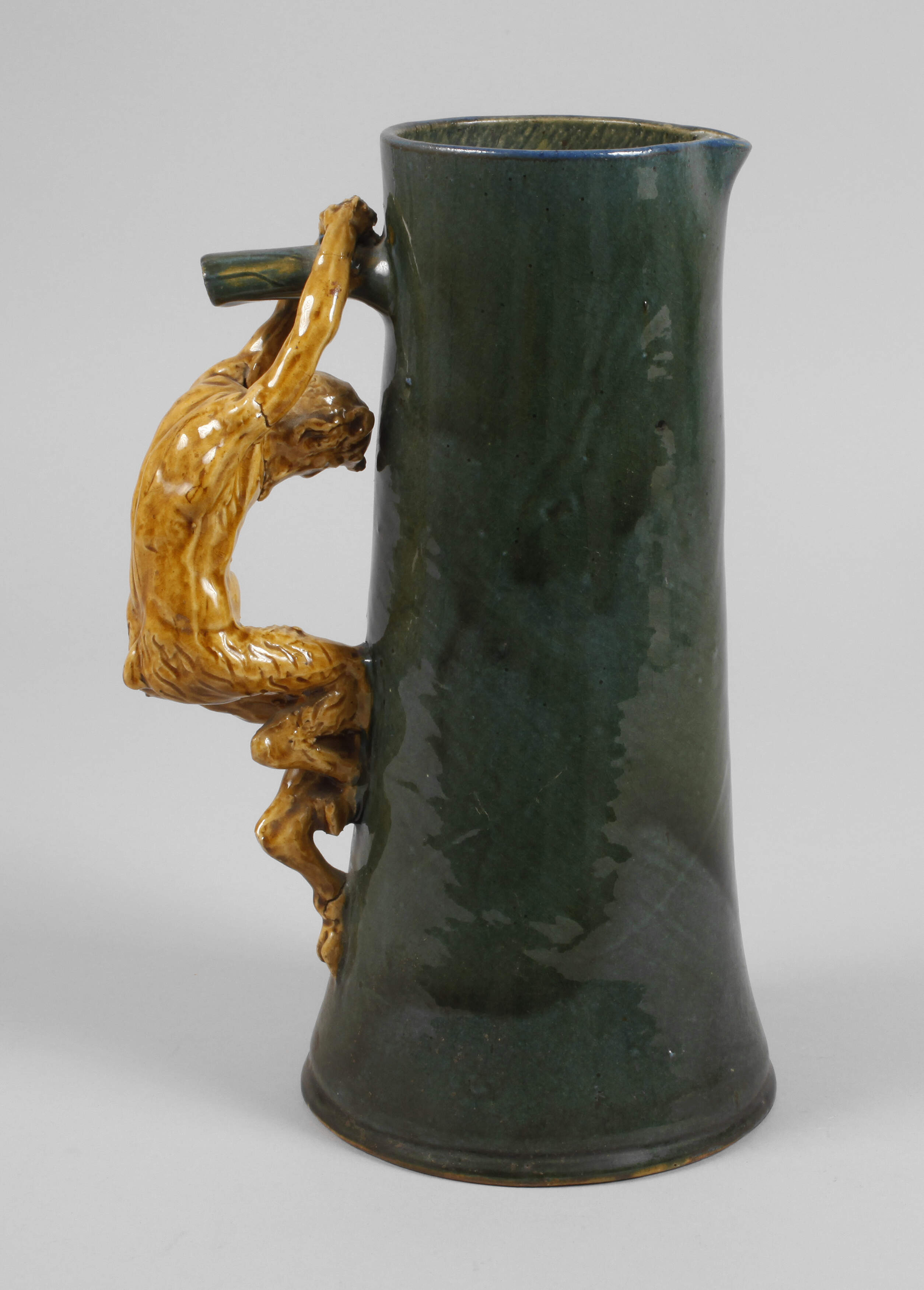 Schenkkanne mit Faunengriff