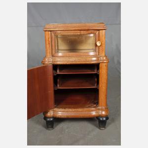 Paar kleine Vitrinenschränkchen