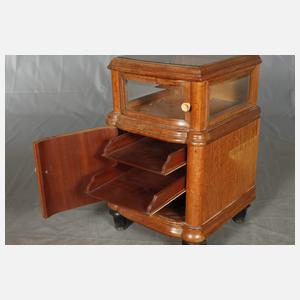 Paar kleine Vitrinenschränkchen