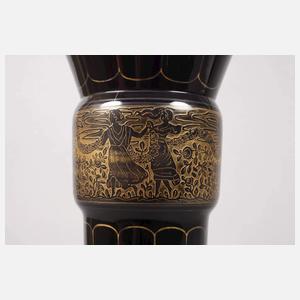 Große Vase mit geätztem Fries