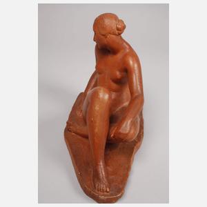 Terrakottafigur sitzender weiblicher Akt