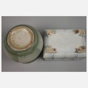 Bunzlau Vase und Deckeldose Spritzdekor