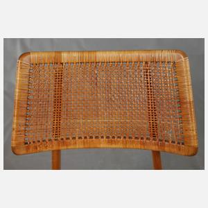 Satz von fünf Stühlen