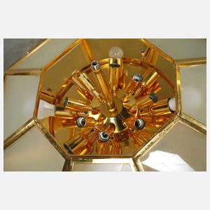 Übergroße Deckenlampe