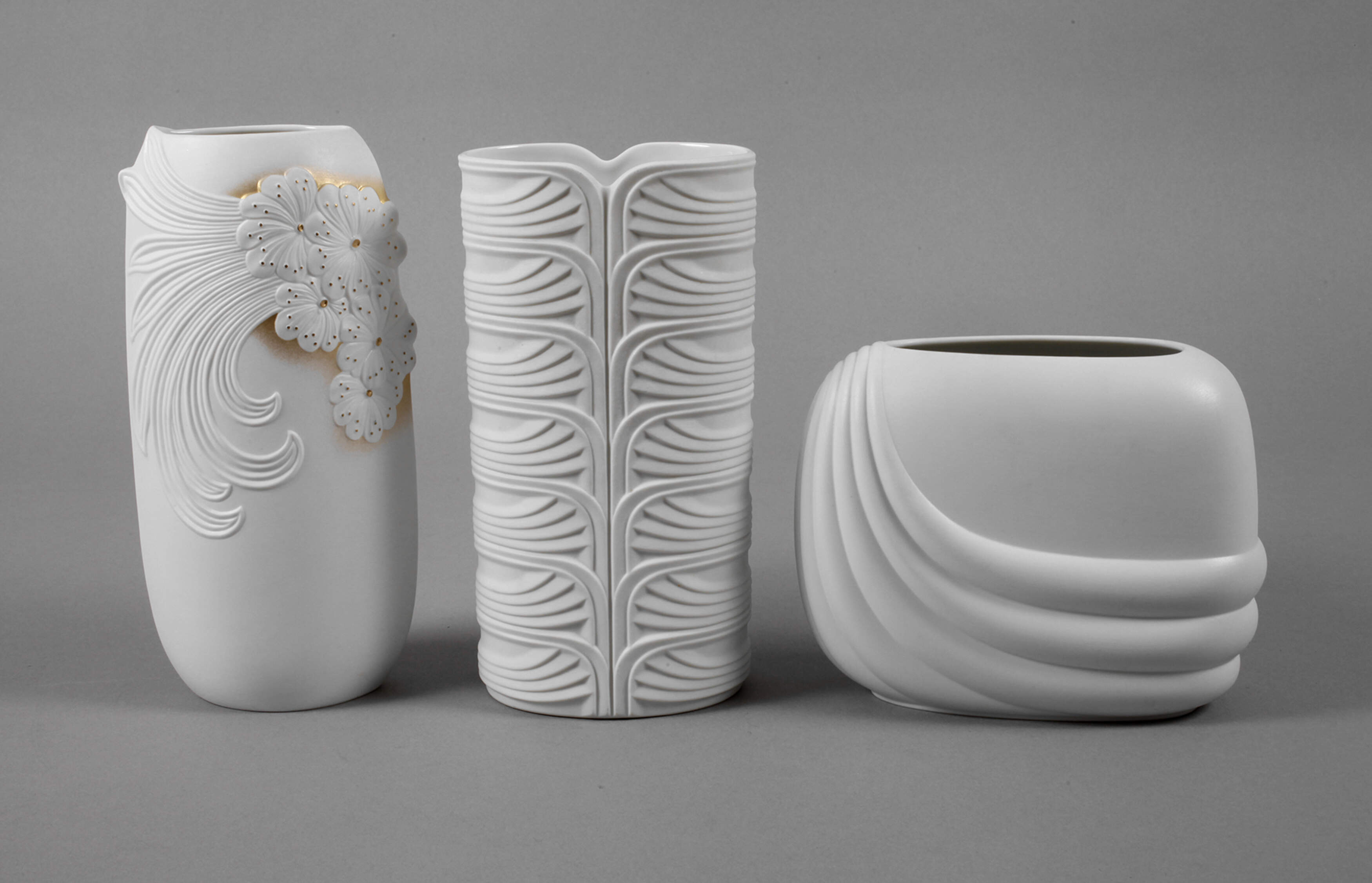 Konvolut Designvasen mit Reliefdekor