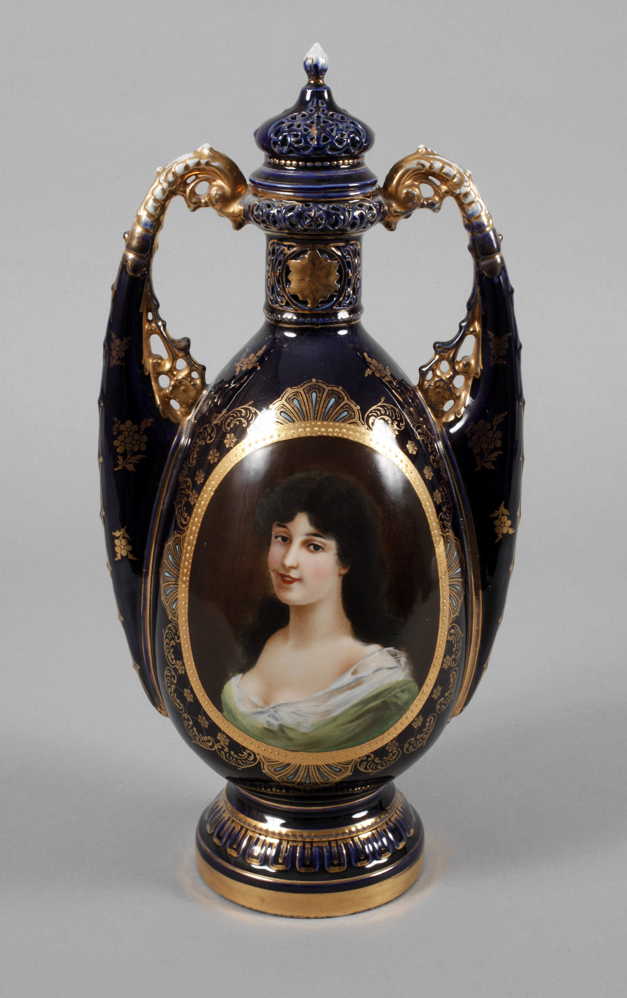 Große Potpourrivase im Alt-Wiener Stil