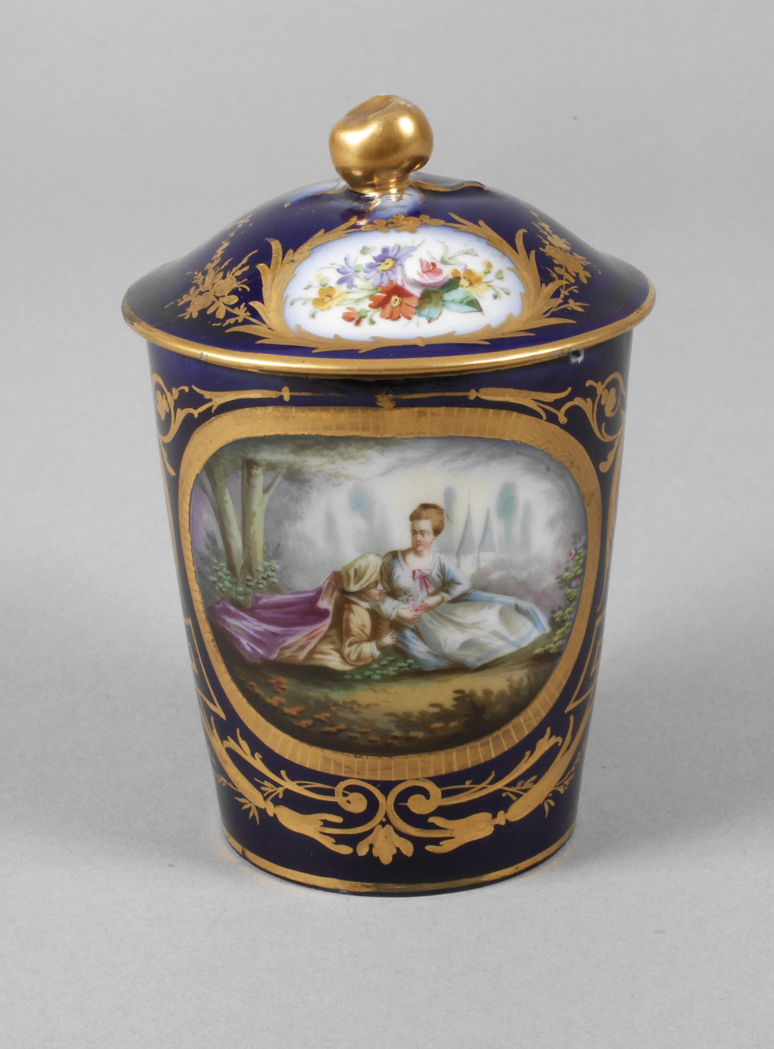 Frankreich Deckeltasse Watteauszene