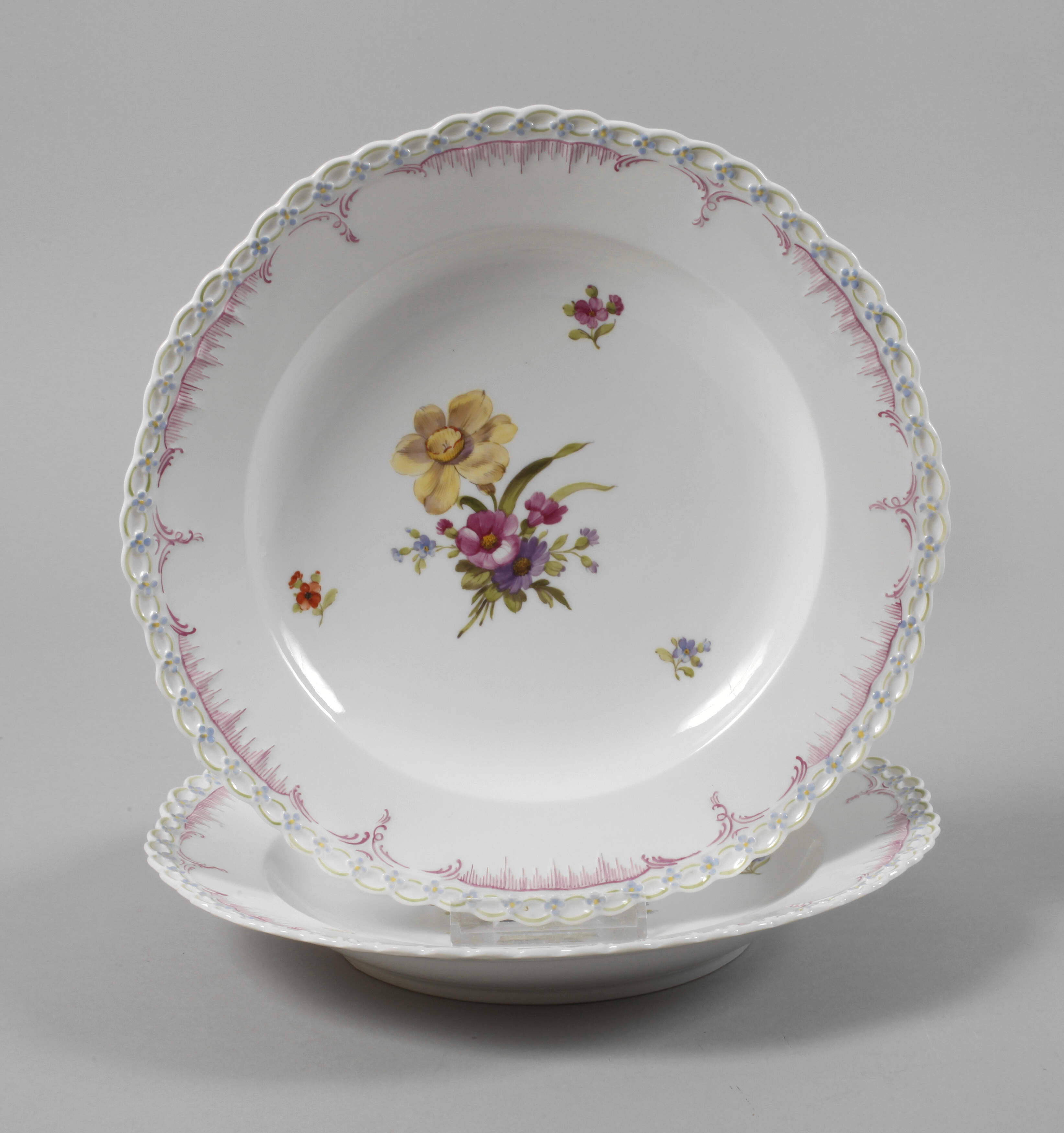 KPM Berlin zwei Speiseteller "Königsglatt"