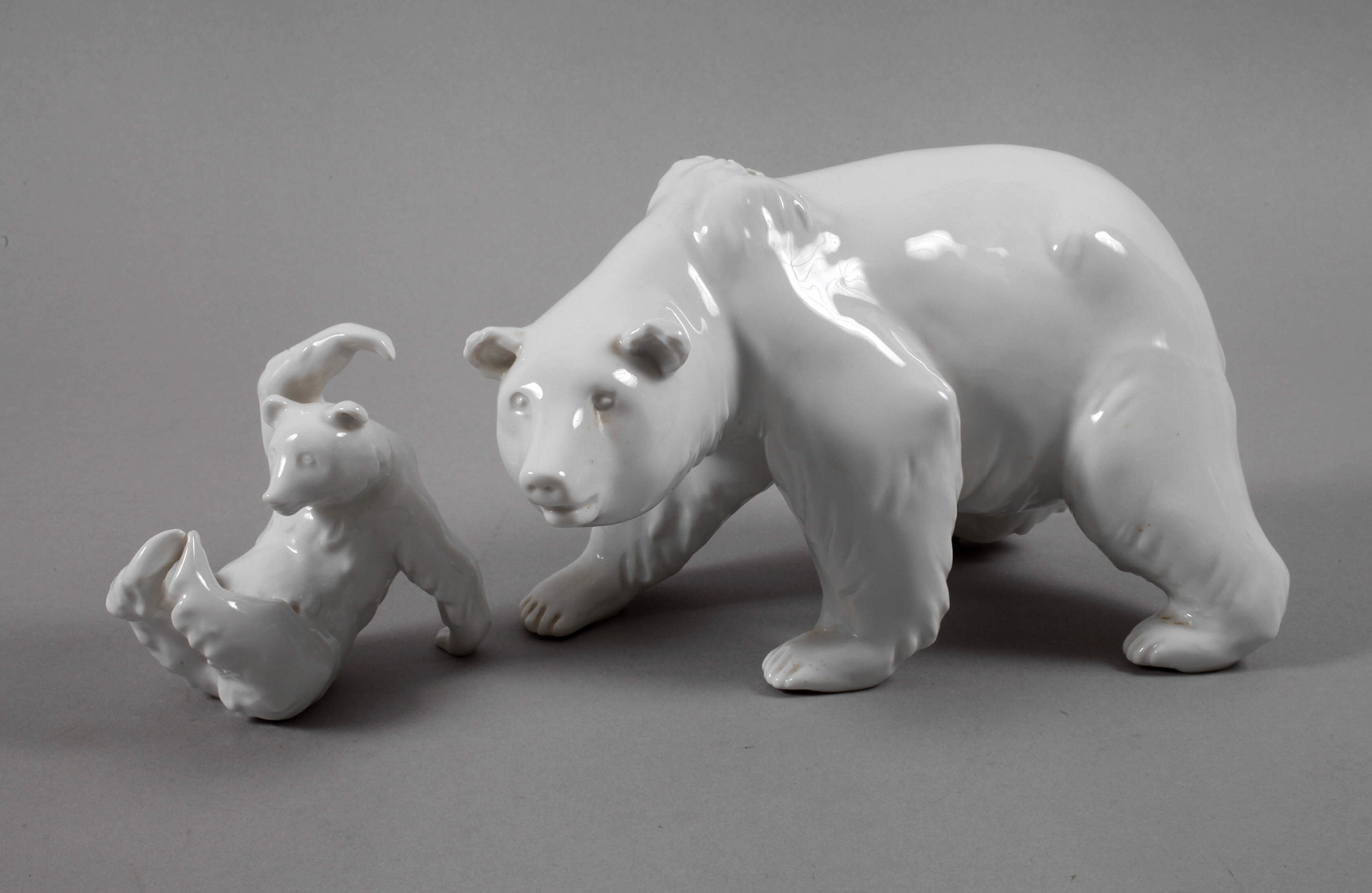 KPM Berlin "Schreitender Bär" und ”Bär, spielend”