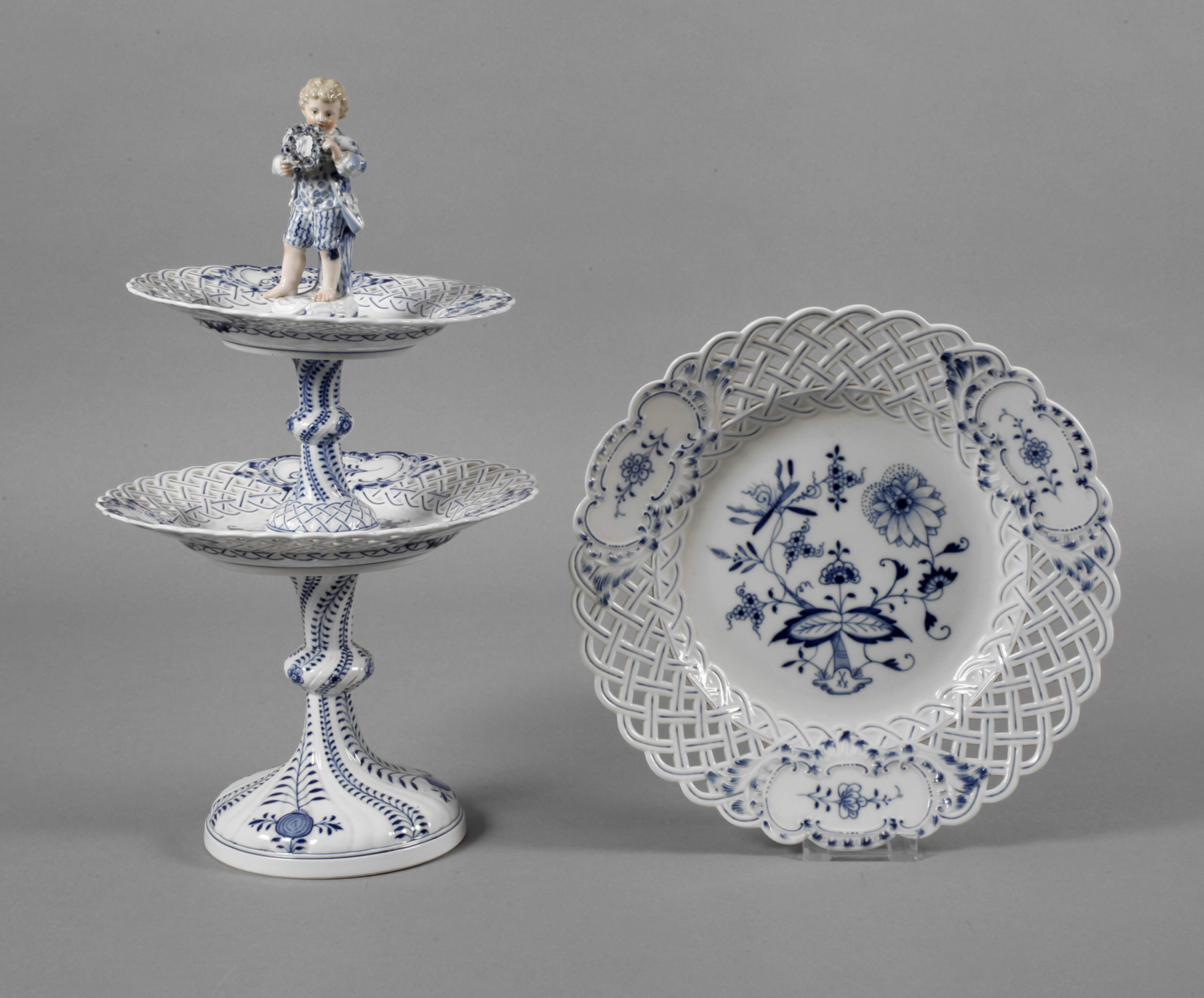 Meissen Tafelaufsatz und Platte "Zwiebelmuster"