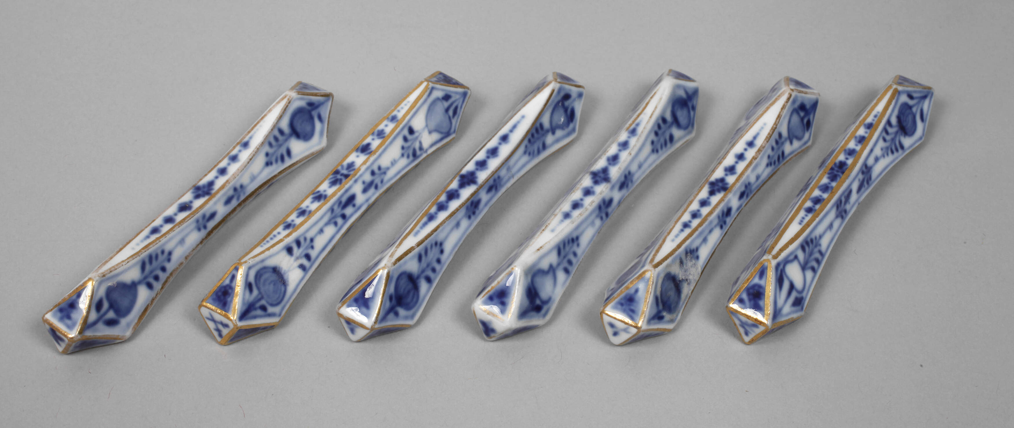 Meissen sechs Messerbänkchen "Zwiebelmuster"