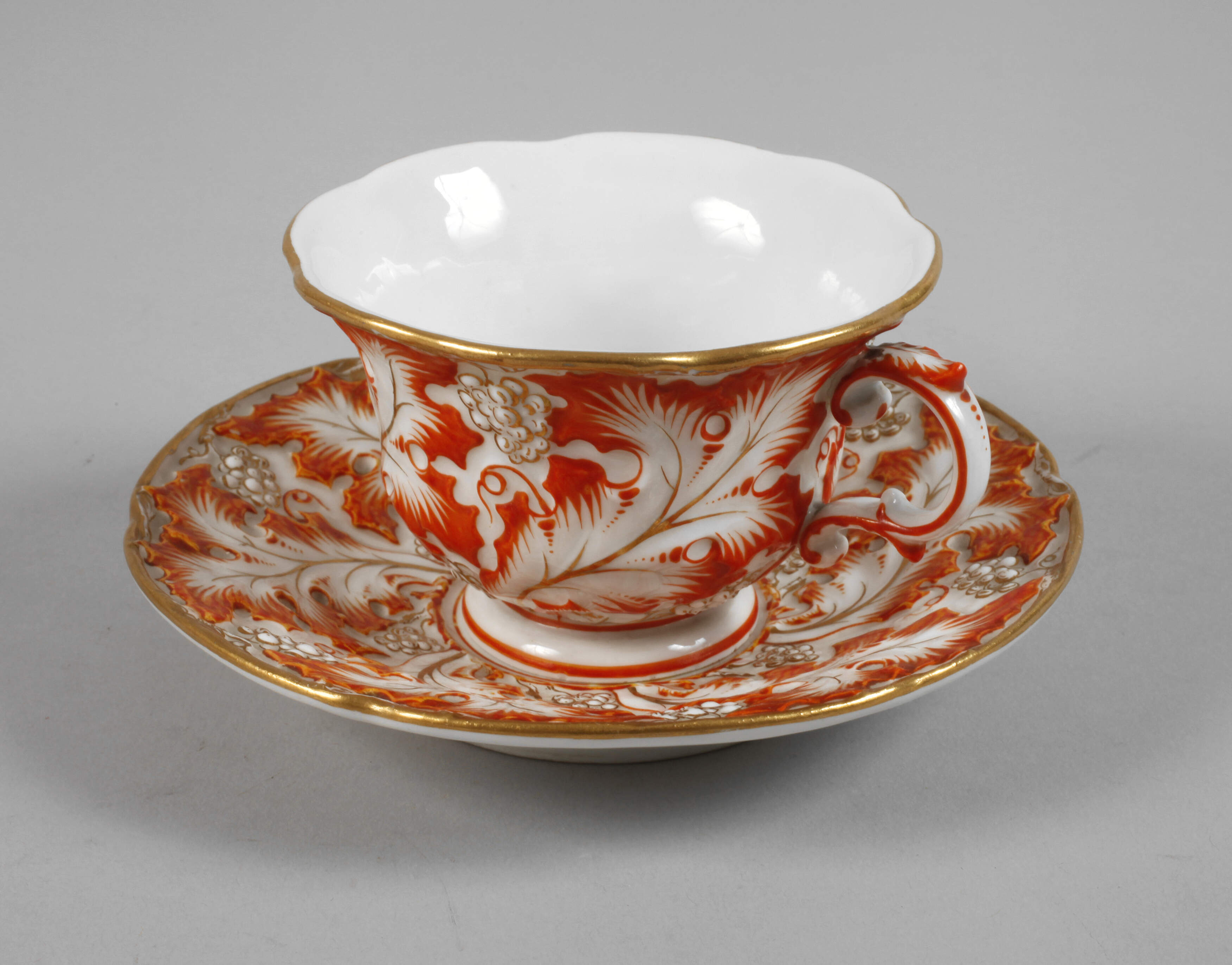 Meissen Prunktasse "Stechpalme"