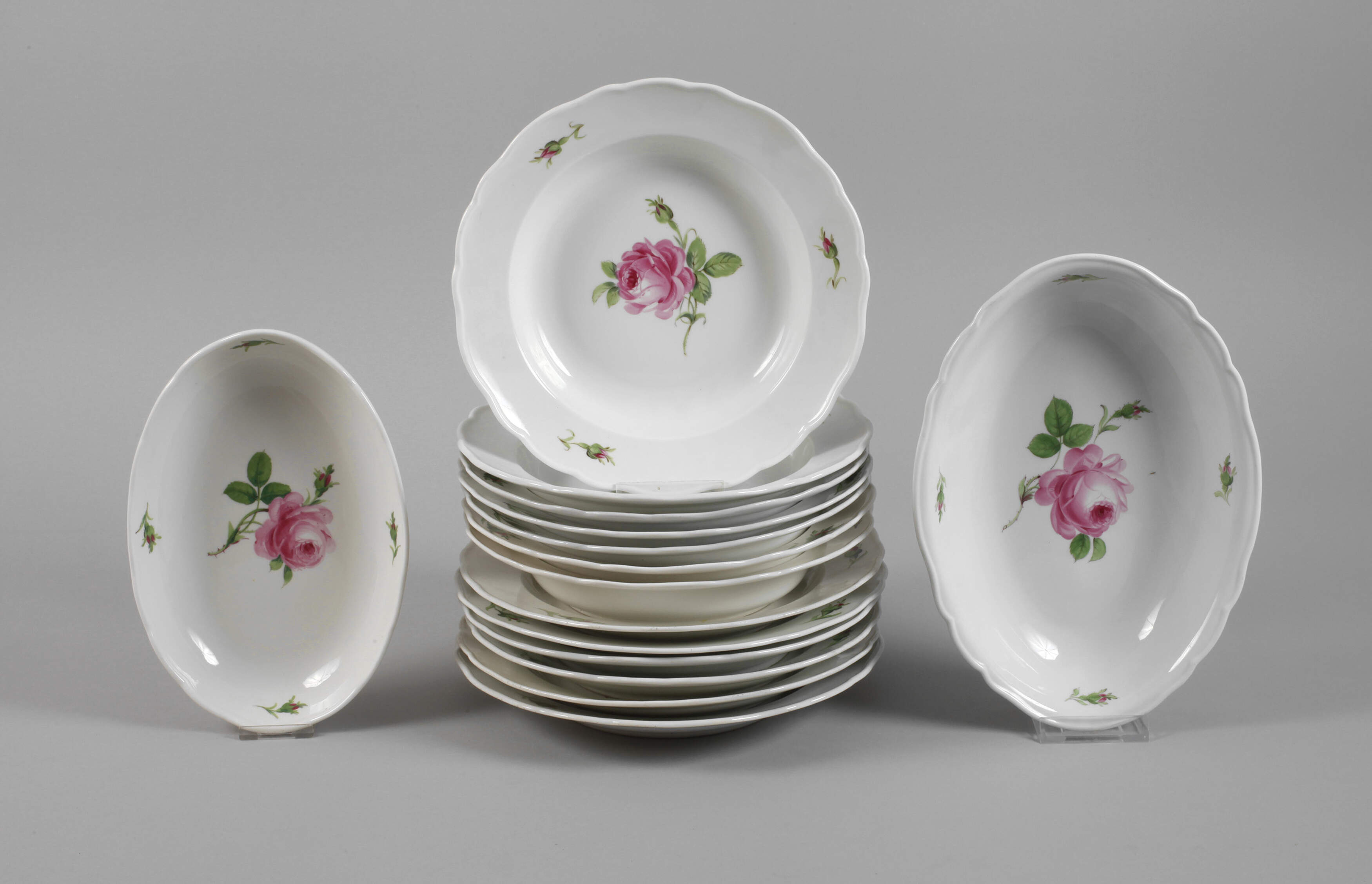 Meissen Konvolut Teller und Schalen "Rote Rose"