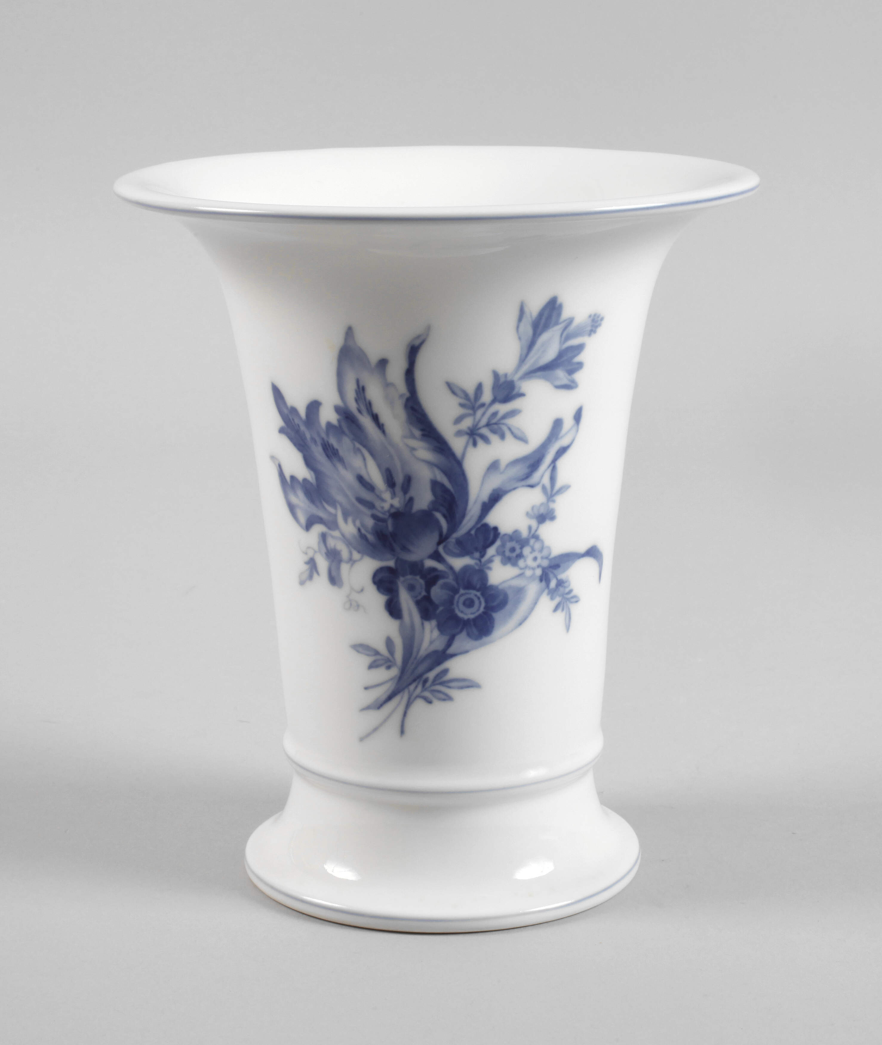 Meissen Trompetenvase "Deutsche Blume"