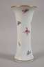 Meissen Stangenvase Streublümchendekor