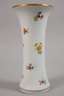 Meissen Stangenvase Streublümchendekor