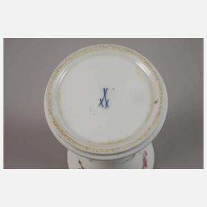 Meissen Stangenvase Streublümchendekor