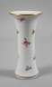 Meissen Stangenvase Streublümchendekor