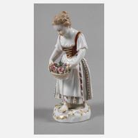Meissen "Gärtnerkind mit Blumenkorb"111