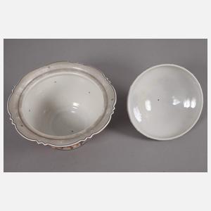 Rudolstadt Deckeldose im Capodimonte-Stil