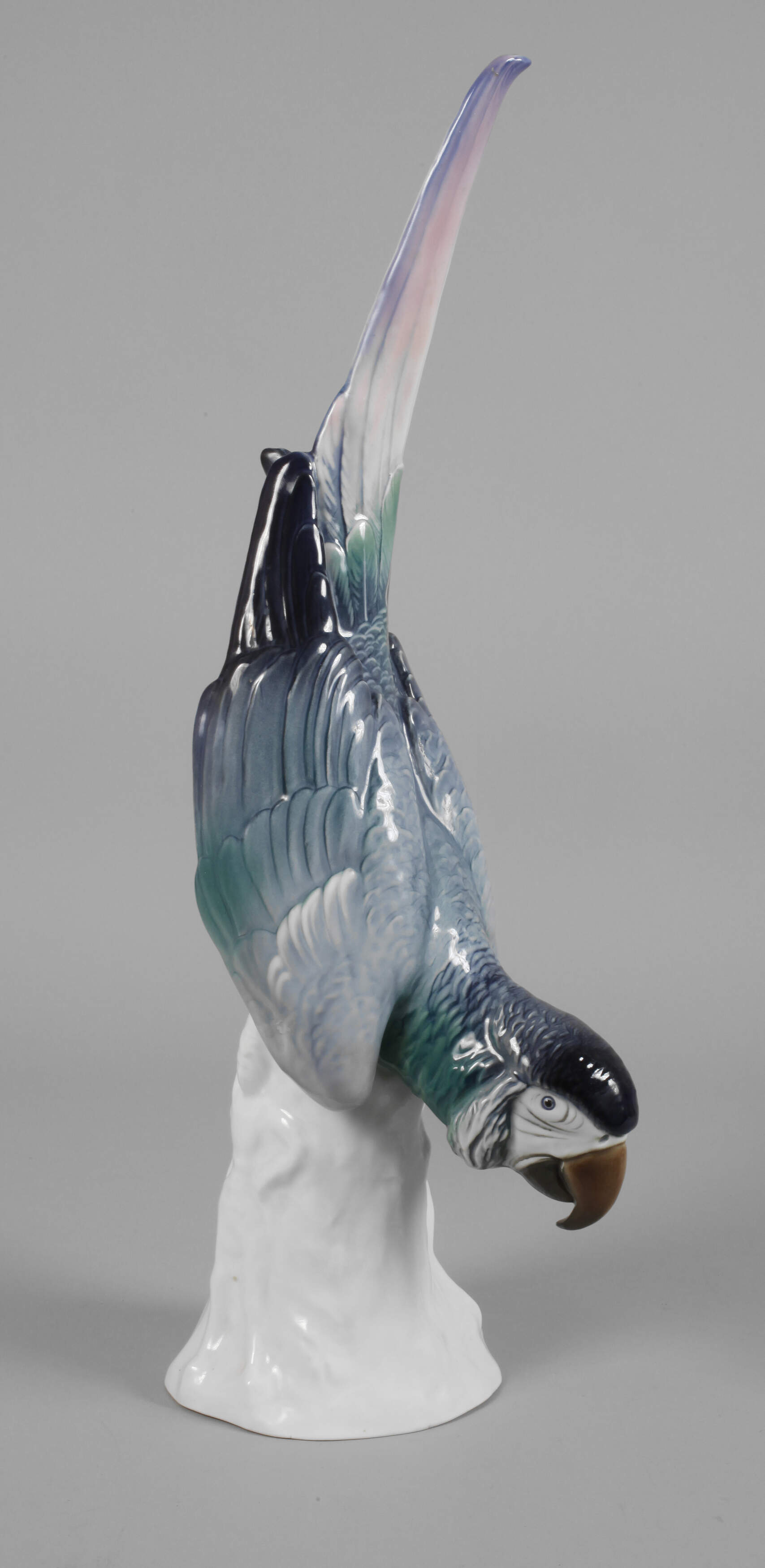 Volkstedt-Rudolstadt lebensgroßer Papagei